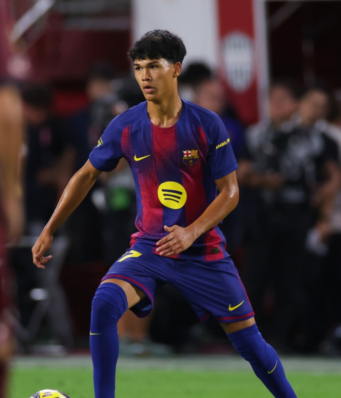 开云登录入口-18岁天才解约离队！巴萨遇沉重打击，弗里克公开惋惜，大巴黎捡漏|巴塞罗那|德罗|拉玛西亚|梅西|曼城_新浪体育_新浪新闻