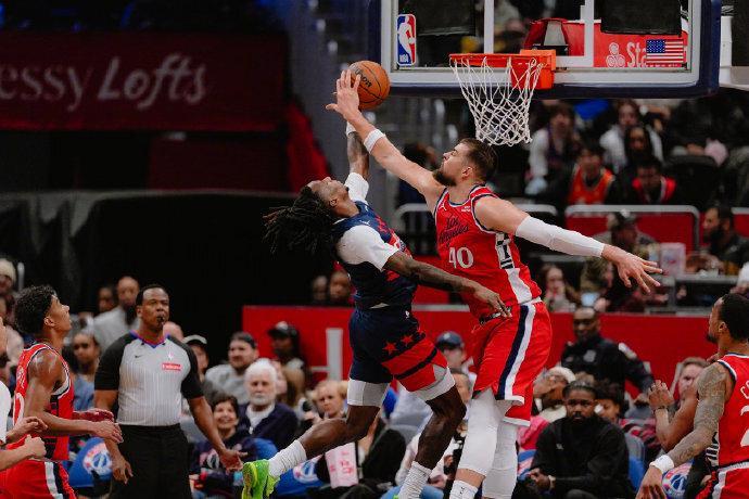 体育赛事直播-6连胜重返前十！哈登36+7+9罚球20中18 小卡伤停快船险胜奇才