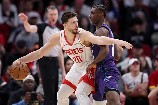 都这样了还不引进控卫?火箭还打算让内线支柱继续这样乱打?