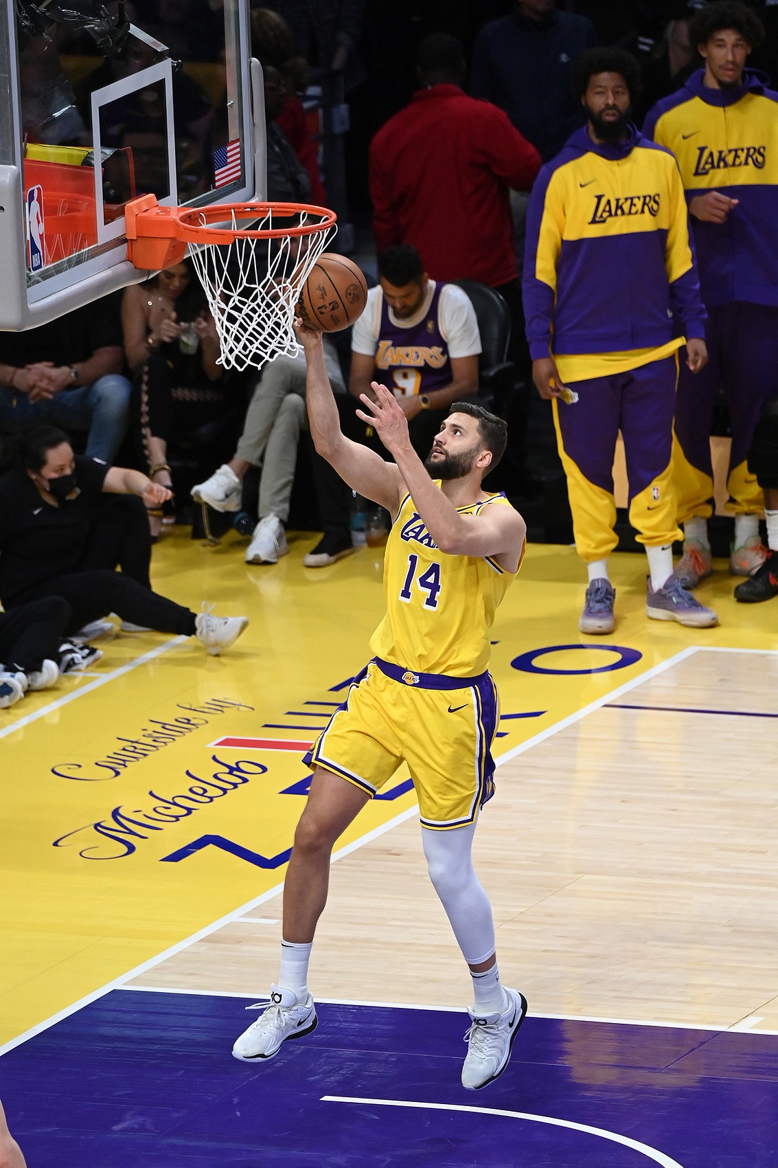 开云网页版-MVP响彻主场!里夫斯35分一己之力退强敌 场均26+5+5续约值多少?