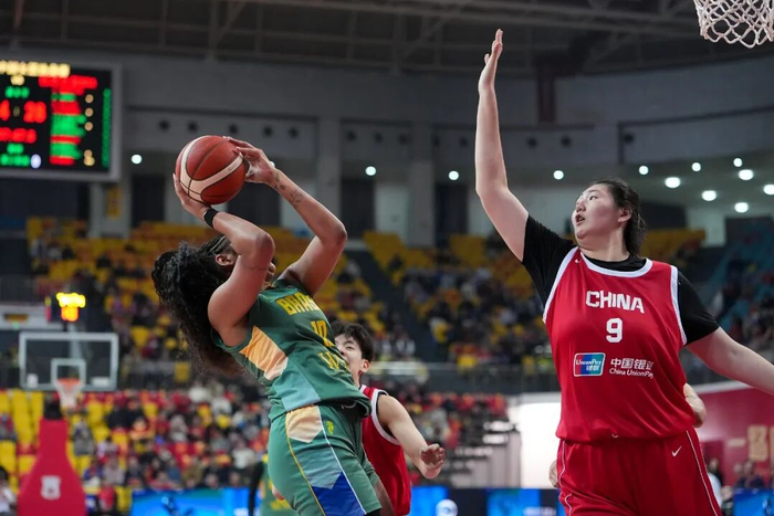 kaiyun网页版-中国女篮加时险胜！|王思雨|张子宇|中国队|巴西|杨舒予_新浪体育_新浪新闻