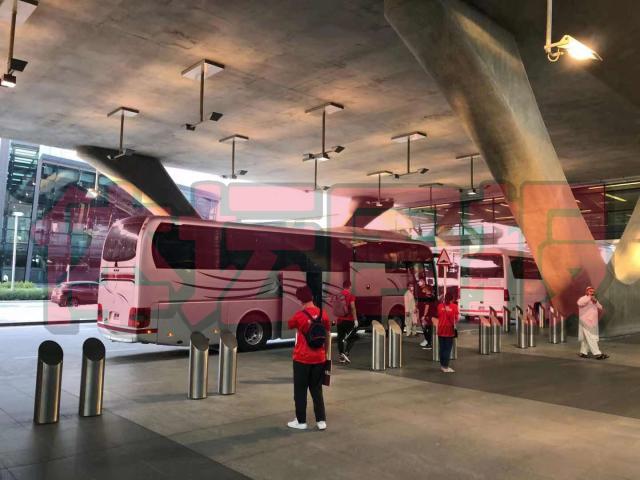 国足抵达多哈快速出关 降低风险到酒店后核酸检测