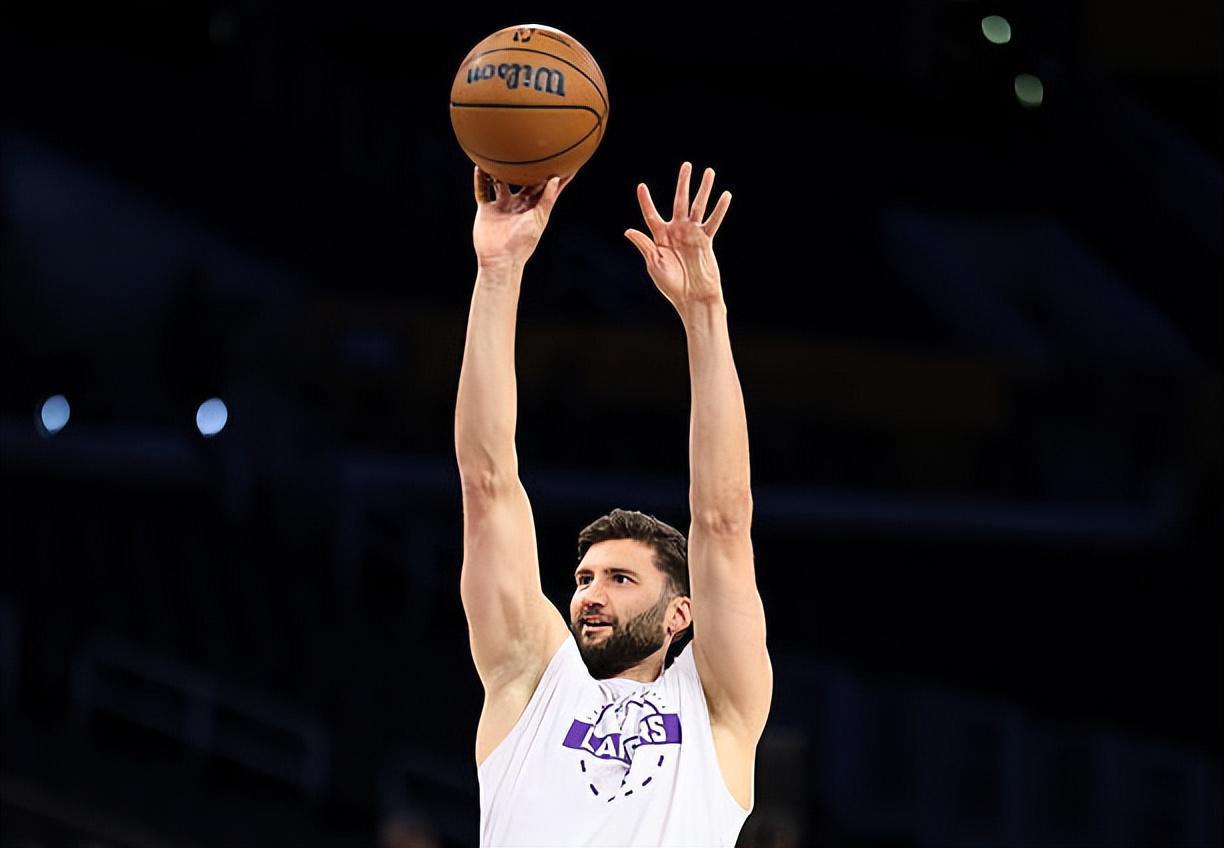 赛事数据分析-竟然还完成了一记爆扣，湖人替补内线也许偶尔能扮演奇兵的角色？