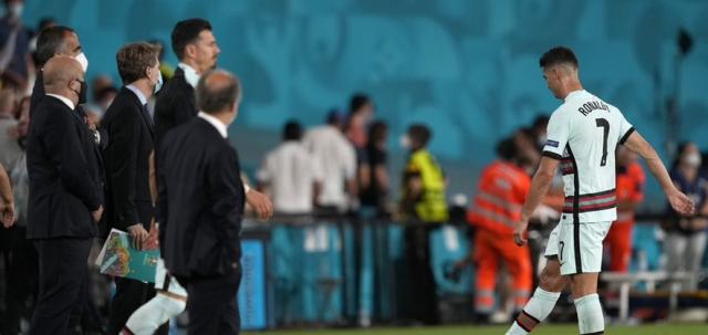 开局最美妙欧洲杯提早出局 C罗再度怒摔队长袖标！