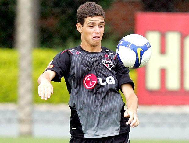 1620718613218048619.jpg 开云网页版-奥斯卡:从街头足球踢到圣保罗 墨里西慧眼识珠