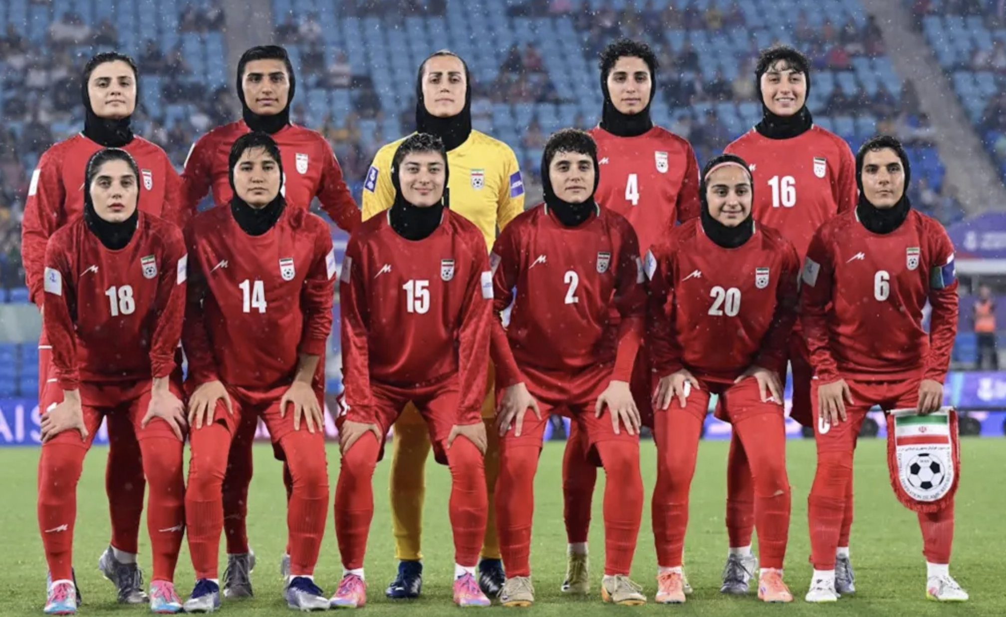 kaiyun登录入口-仅剩2人!伊朗女足队长撤回庇护连夜赶回亚洲 外媒:她家人失踪了