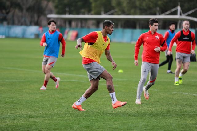 足球直播平台-洛佩斯加盟1周年表忠心：2021年我在海港有2个目标